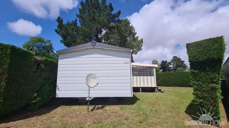 Salon et terrasse du Victory Village sur Les Charmettes, Nouvelle-Aquitaine