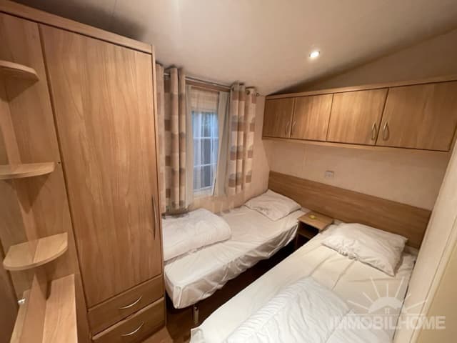 Salon et terrasse du Mobil-home CC827 sur Les Charmettes, Nouvelle-Aquitaine