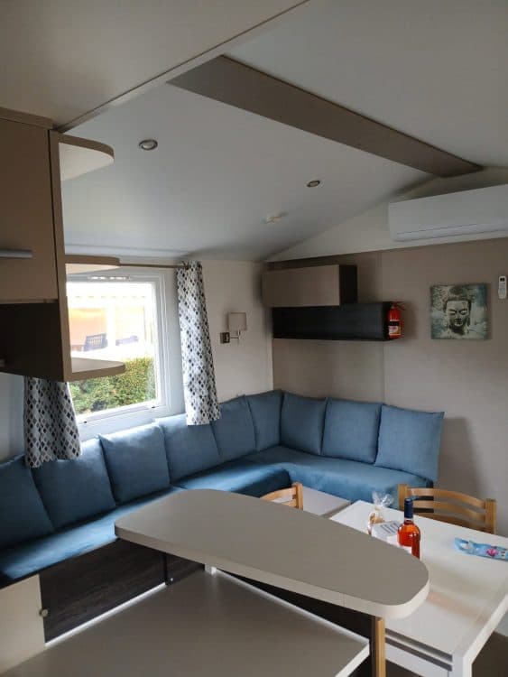 Intérieur du Mobil-home CC735, vue 2